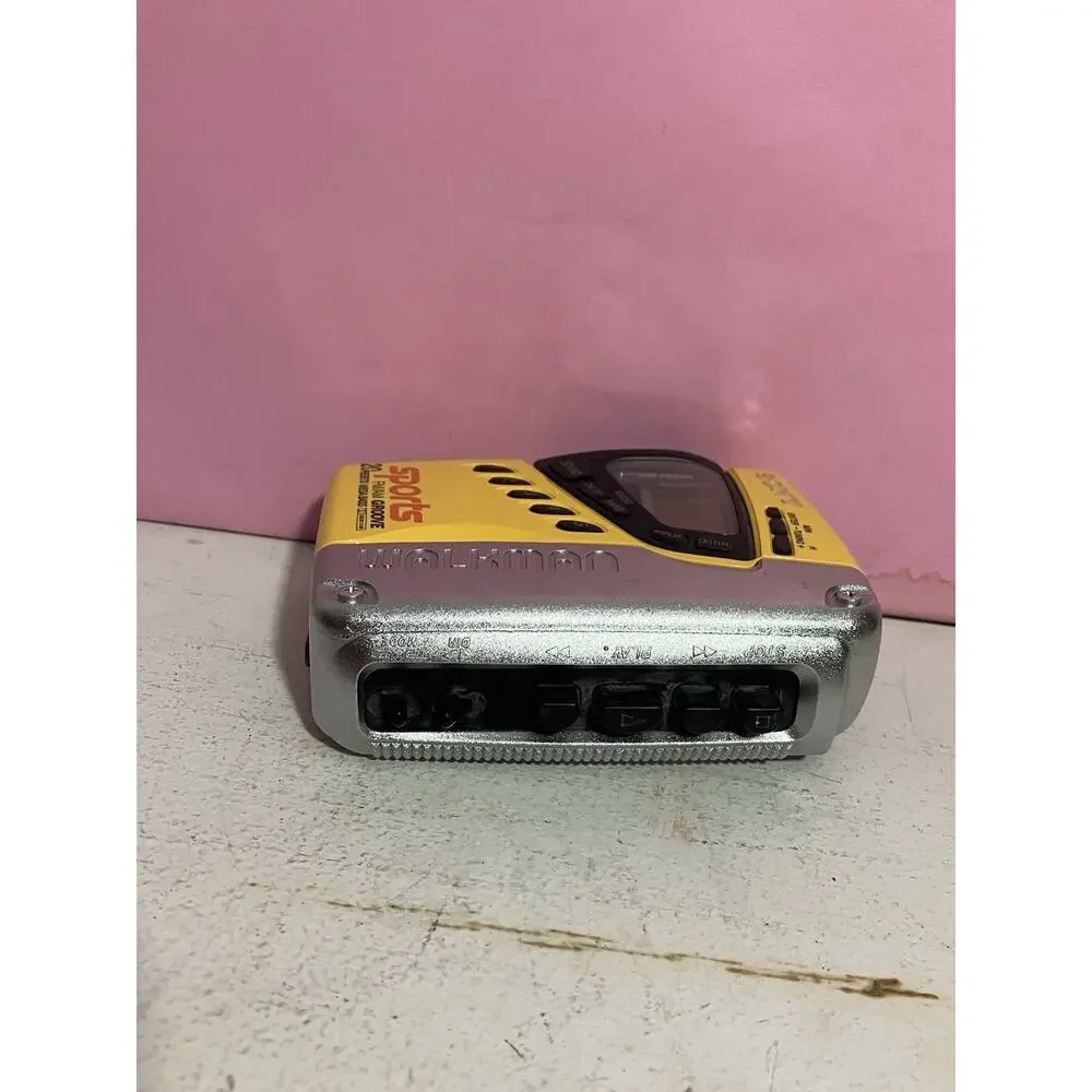 Vintage EUC Sony Sports Groove Walkman WM-FS499 Radio Cassette Player WORKS